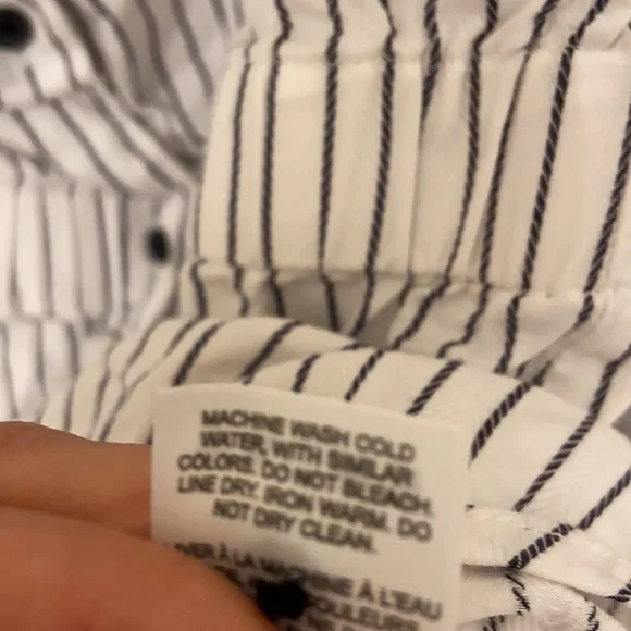 🧁Off the shoulder pin striped black and white button up shirt - Picture 6 of 7